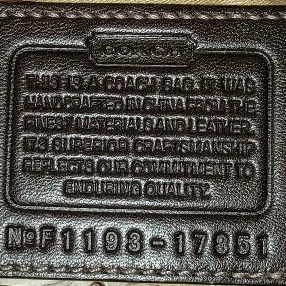 🎉 RARE COACH BAG WITH COACH LOCK AND KEY w detachable strap - Picture 9 of 9